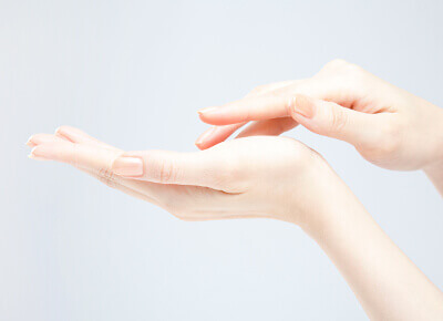 手にも浴びる美容液トリートメント